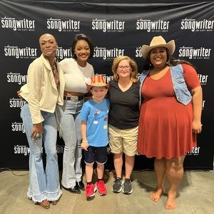 Meet your Posher, Kim